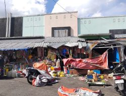 Mobil Boks Tabrak Dua Toko dan Lukai Anak di Pasar Higienis Ternate